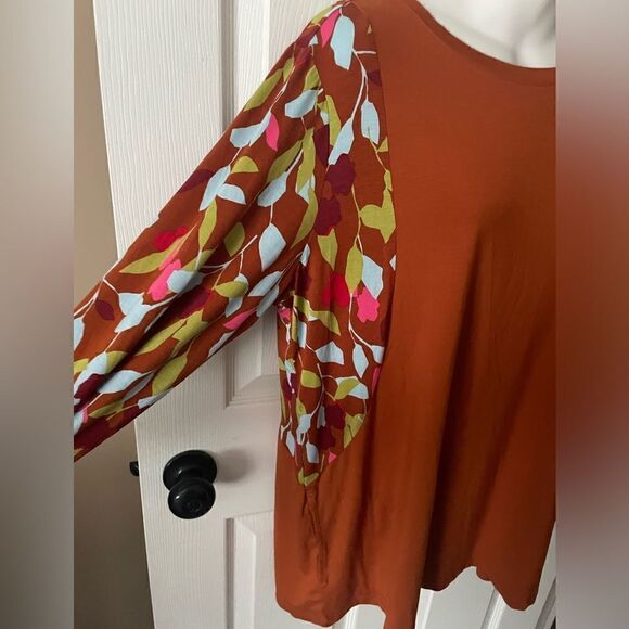 LOGO by Lori Goldstein Rayon Printed Top Plus Sz 1X Light Umber Tee Shirt - Picture 4 of 9